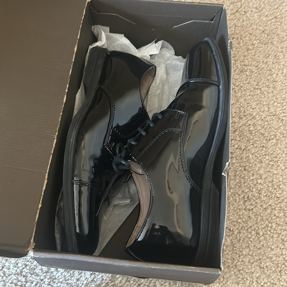 Florsheim Big Boys Size 6 Reveal Black Patent Shoes - Picture 6 of 10